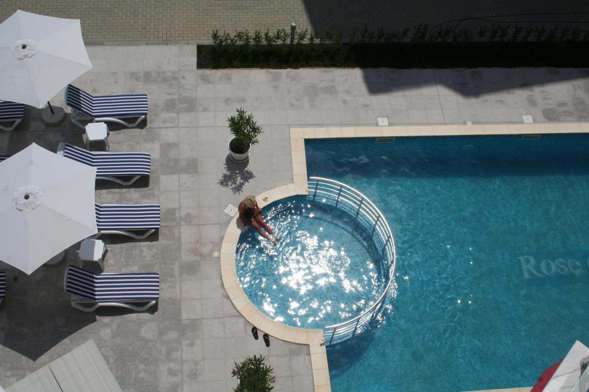 Rose Garden Omax Apartments Sunny Beach Exterior photo