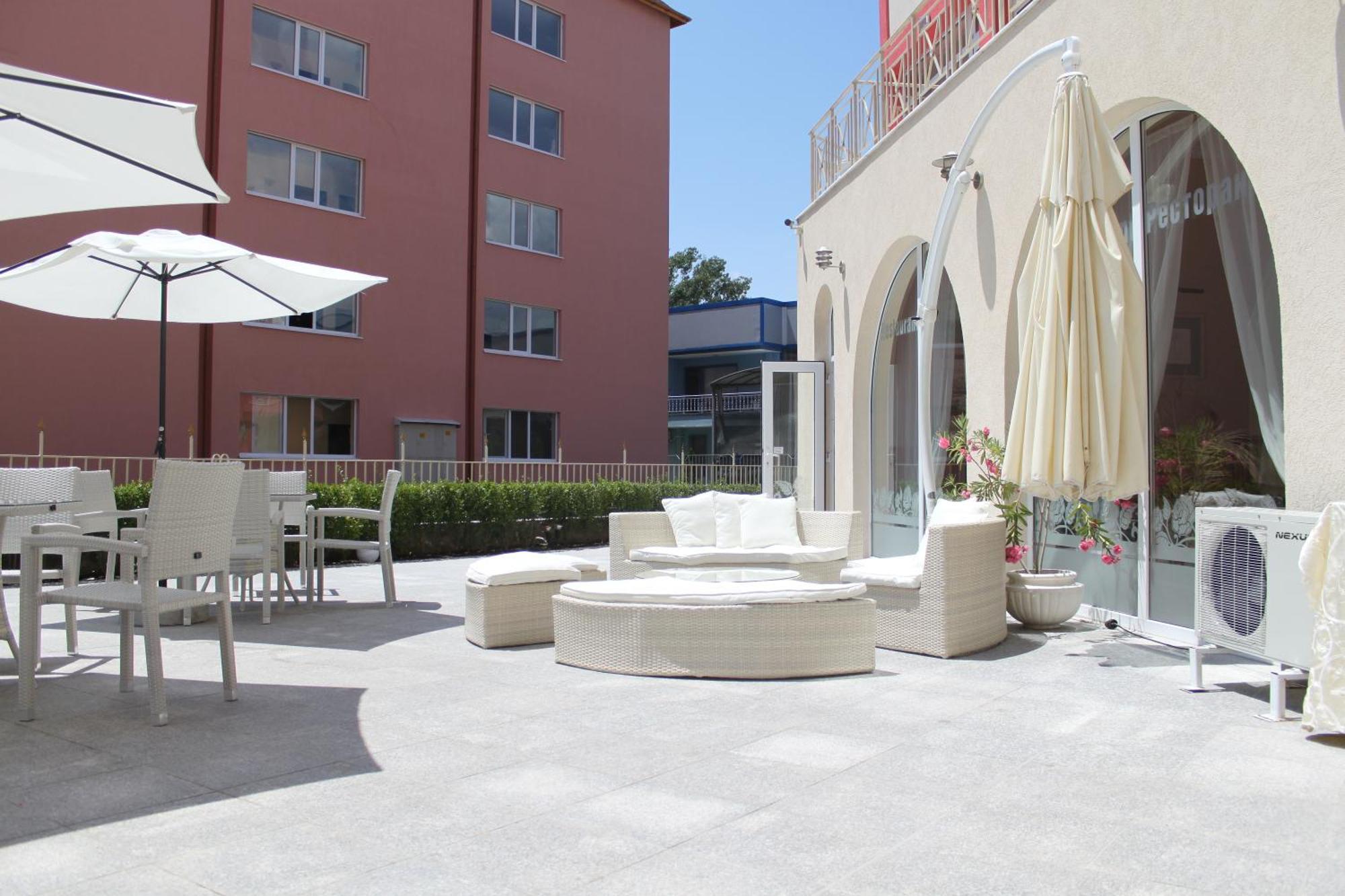Rose Garden Omax Apartments Sunny Beach Exterior photo