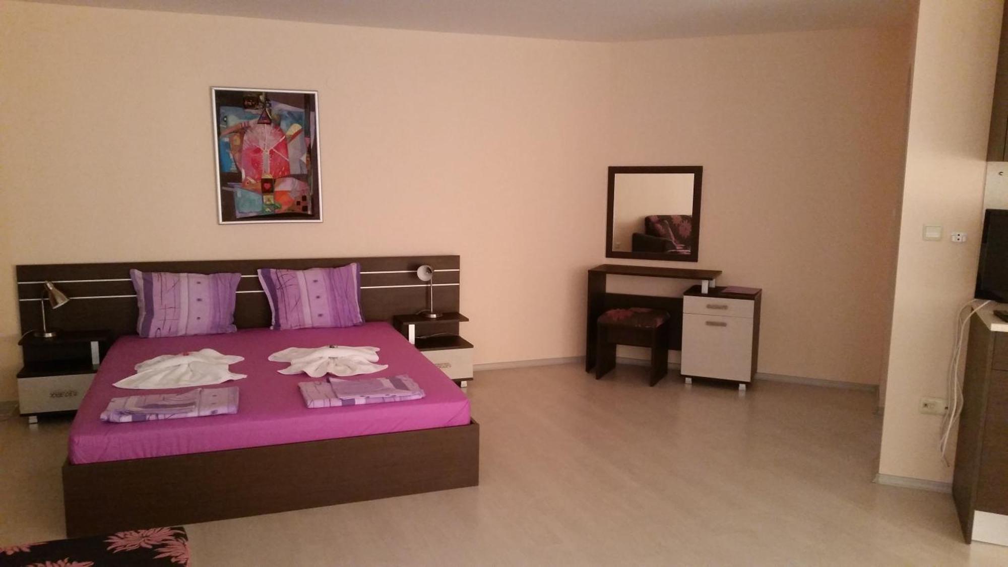 Rose Garden Omax Apartments Sunny Beach Room photo